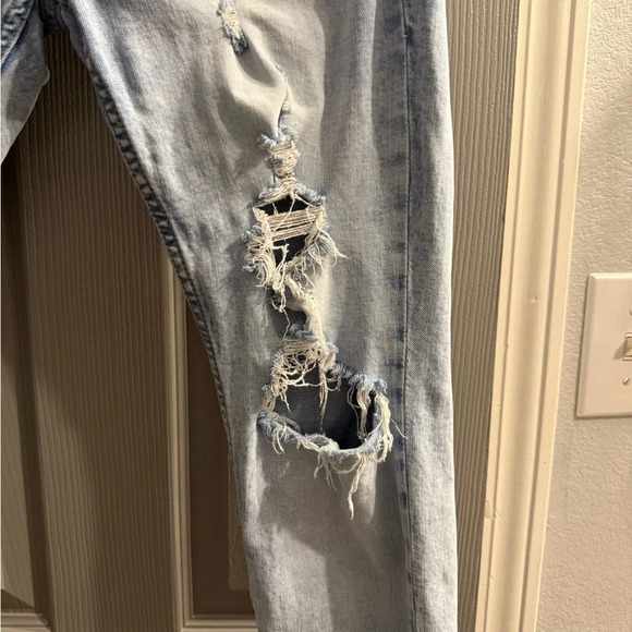 Aeropostale stretchy Cheeky jeggings distressed light blue denim Size 8 - Picture 3 of 8